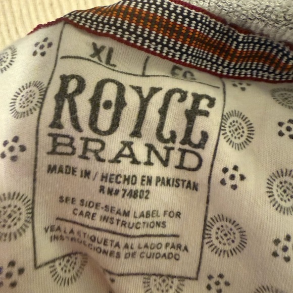 Santa Baby Holiday Sweater Women’s XL Gray Burgundy Lettering Royce Brand - Picture 4 of 6